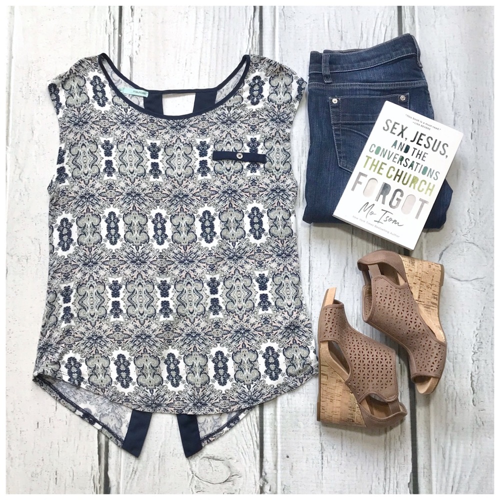 Maurices blue patterned top